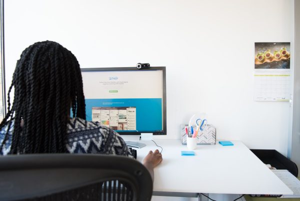 Woman using Trello on a computer.